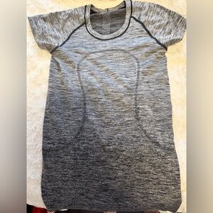 Lululemon workout top